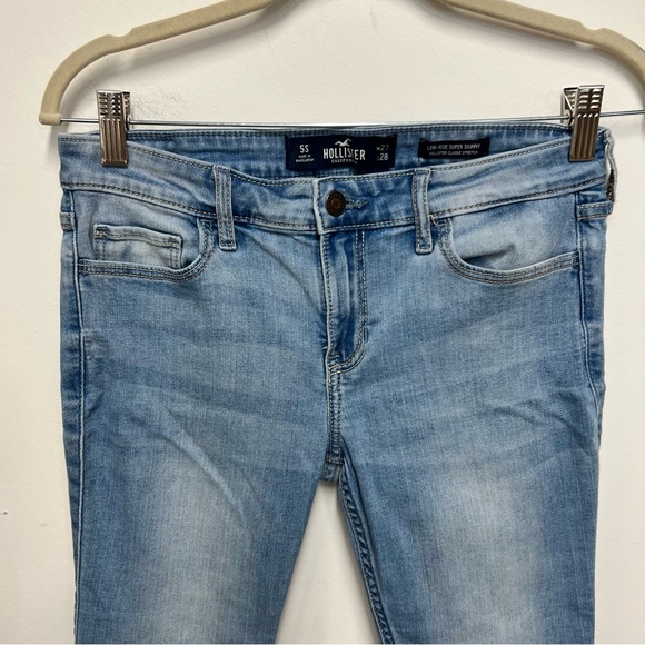 Hollister Low-Rise Super Skinny Light Wash Jeans, Size 5 Short - Picture 3 of 7